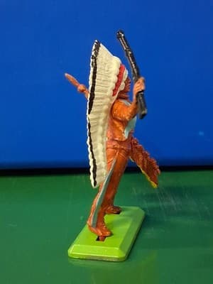 Britains LTD Deetail Wild West Indian Chief figure Gun & Spear 1971 Metal Base - Thumbnail 4