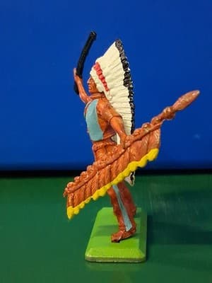 Britains LTD Deetail Wild West Indian Chief figure Gun & Spear 1971 Metal Base - Thumbnail 2