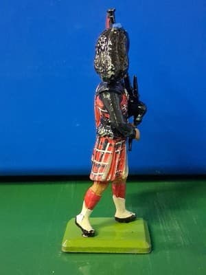 BRITAINS BLACKWATCH REGIMENTAL BAGPIPER PIPER METAL TOY SOLDIER FIGURE 1990 - Thumbnail 2