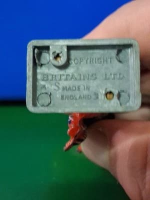BRITAINS BLACKWATCH REGIMENTAL BAGPIPER PIPER METAL TOY SOLDIER FIGURE 1990 - Thumbnail 5