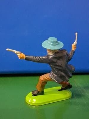 Britains Deetail Cowboy 2.5" Plastic Figure Made in China - Thumbnail 2