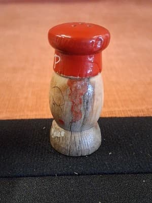 Vintage 1950s Wood Chef Salt & Pepper Shaker Set 2.5" mini - Thumbnail 8