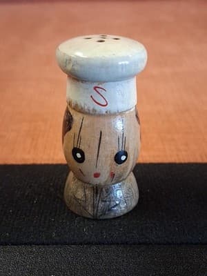 Vintage 1950s Wood Chef Salt & Pepper Shaker Set 2.5" mini - Thumbnail 2