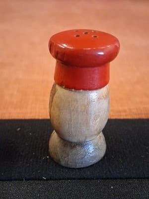 Vintage 1950s Wood Chef Salt & Pepper Shaker Set 2.5" mini - Thumbnail 7