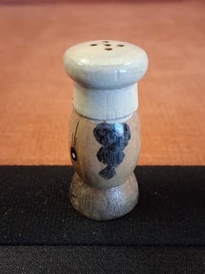 Vintage 1950s Wood Chef Salt & Pepper Shaker Set 2.5" mini - Thumbnail 9