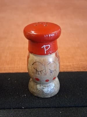 Vintage 1950s Wood Chef Salt & Pepper Shaker Set 2.5" mini - Thumbnail 3