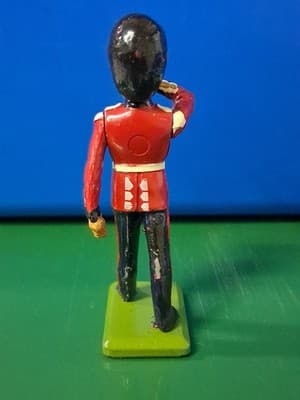Royal British Foot Guards - Bearskin Hat Diecast Figure Britains England 1988 - Thumbnail 3
