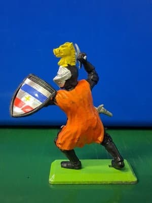 Vintage Britains Deetail Turkish Storm Knight w/ Mace & Shield Medieval 1971 - Thumbnail 3