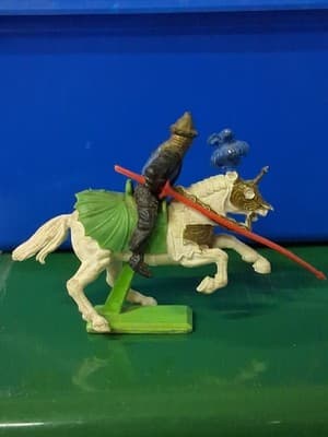 VINTAGE 1971 BRITAINS DEETAIL MEDIEVAL KNIGHT JOUSTING TOY FIGURE - Thumbnail 4
