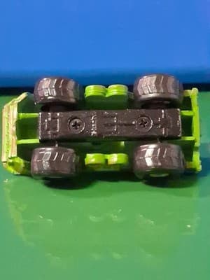Micro Machine Plastic Russian BRDM-2 w/ MG in Bright Green Camouflage Hasbro #2 - Thumbnail 5