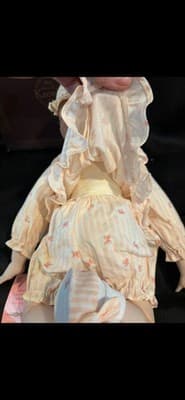 Ashton-Drake Porcelain Doll “Emily” Yolanda’s Picture Perfect Babies Series - Thumbnail 6