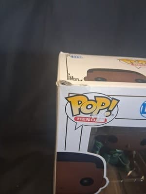 G6 Funko Pop DC Green Lantern Vinyl Figure # 400 - Thumbnail 2