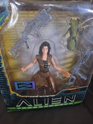 Kenner Alien Resurrection LT. Ripley Action Figure MIB Sealed #7400 (B72) - Thumbnail 2