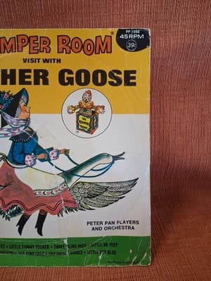 Vintage Romper Room 45 RPM Romper Room Visit with Mother Goose Peter Pan Players - Thumbnail 3