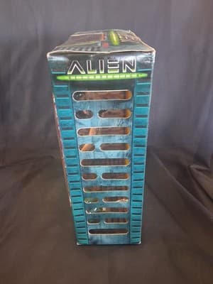 Kenner Alien Resurrection LT. Ripley Action Figure MIB Sealed #7400 (B72) - Thumbnail 8