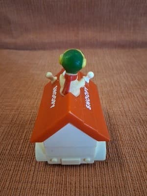Snoopy 1975 Vintage Aviva Toy Co. Peanuts. Snoopy on Dog House, Friction Toy - Thumbnail 4