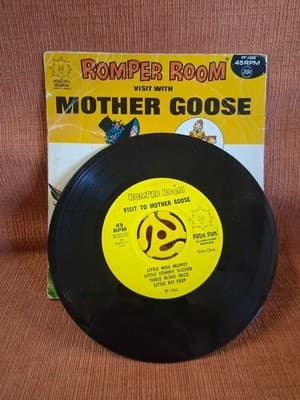 Vintage Romper Room 45 RPM Romper Room Visit with Mother Goose Peter Pan Players - Thumbnail 4