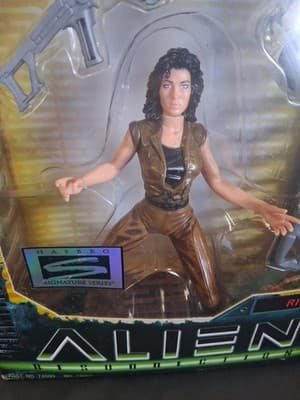 Kenner Alien Resurrection LT. Ripley Action Figure MIB Sealed #7400 (B72) - Thumbnail 3