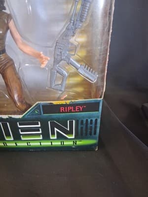 Kenner Alien Resurrection LT. Ripley Action Figure MIB Sealed #7400 (B72) - Thumbnail 4
