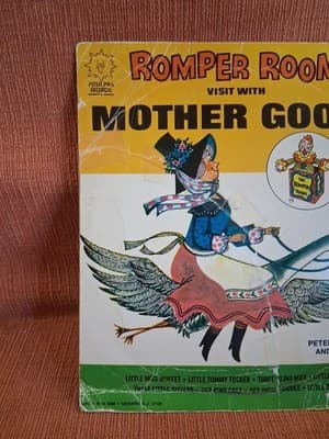 Vintage Romper Room 45 RPM Romper Room Visit with Mother Goose Peter Pan Players - Thumbnail 2