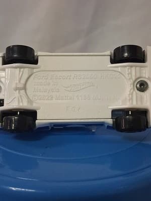 Hot Wheels 2023 Ford Escort RS 2000 White Loose - Thumbnail 5