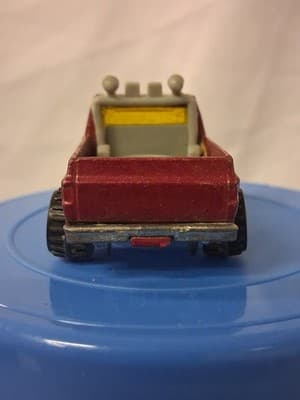 Hot Wheels Bywayman Red Chevrolet Pickup Truck 1:64 Diecast Gold Wheels 1977 - Thumbnail 4