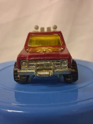 Hot Wheels Bywayman Red Chevrolet Pickup Truck 1:64 Diecast Gold Wheels 1977 - Thumbnail 2