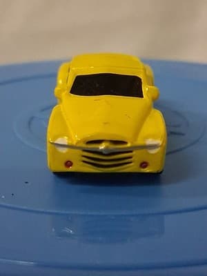 Playmates Speedeez Micro Size Roller Ball Chevy SSR CONCEPT Yellow 2003 - Thumbnail 2