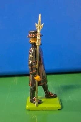 Britains 1988 Yeoman Warder Figure - Thumbnail 2