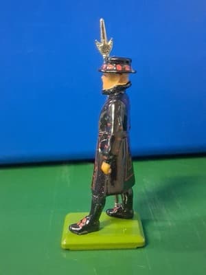 Britains 1988 Yeoman Warder Figure - Thumbnail 4