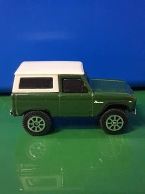 Adventure Force 1966 Ford BRONCO SUV Maisto Die cast Metal Off Road Truck Green - Thumbnail 3