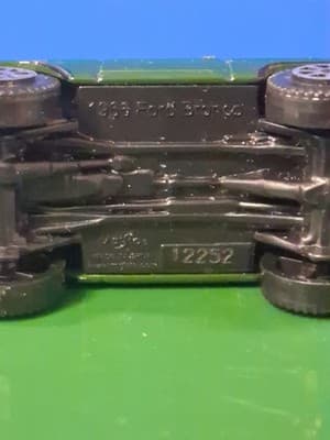 Adventure Force 1966 Ford BRONCO SUV Maisto Die cast Metal Off Road Truck Green - Thumbnail 5