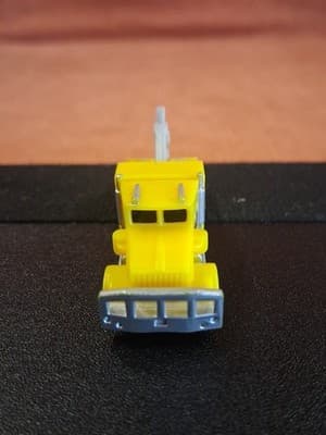 Hot Wheels Micro Planet Yellow Tow Truck "Tow Patrol" Loose 1997 - Thumbnail 2