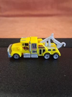 Hot Wheels Micro Planet Yellow Tow Truck "Tow Patrol" Loose 1997 - Thumbnail 3