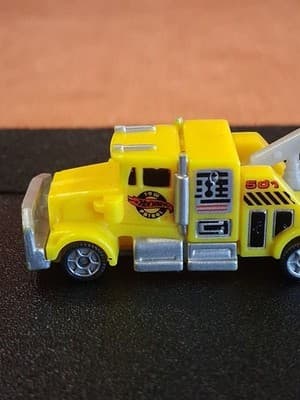 Hot Wheels Micro Planet Yellow Tow Truck "Tow Patrol" Loose 1997 - Thumbnail 5