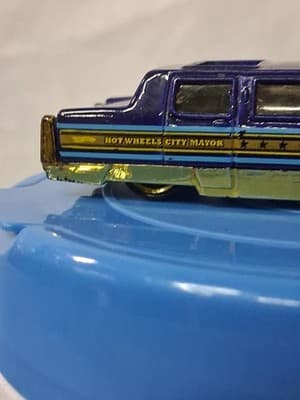 1990 Hot Wheels City Mayor Limo Blue Purple Gold Diecast Car 3" Long - Thumbnail 2