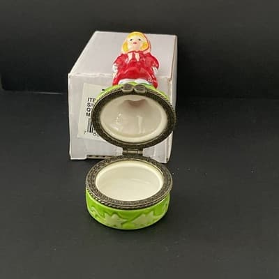 Trinket Box Porcelain Little Red Riding Hood w/ Wolf In Sheep’s Clothing Trinket - Thumbnail 2