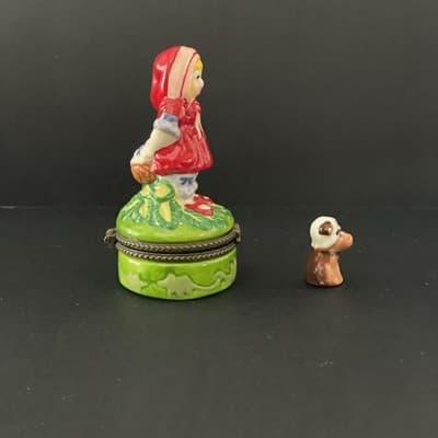 Trinket Box Porcelain Little Red Riding Hood w/ Wolf In Sheep’s Clothing Trinket - Thumbnail 5