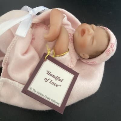 The Ashton-Drake Galleries “Handful Of Love” Collectible Doll - Thumbnail 4