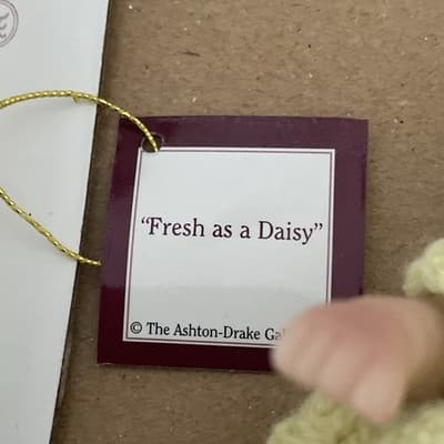 Ashton-Drake/Dorothy Steven 5in, "Fresh As A Daisy" Certificate, NIB. - Thumbnail 3