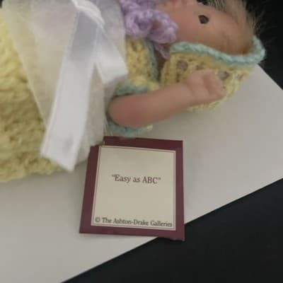 Ashton-Drake Galleries "Easy as ABC" Collectible Baby Doll Sweet as You Please - Thumbnail 4