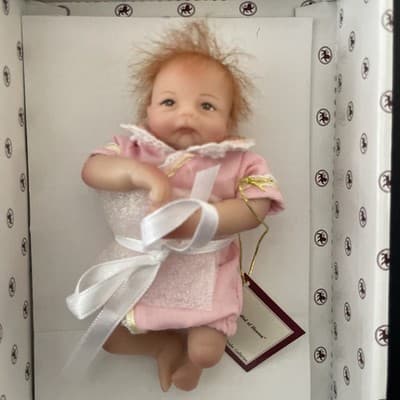 HANDFUL OF HEAVEN Ashton-Drake Galleries vinyl doll Heavenly Handfuls Collection - Thumbnail 3