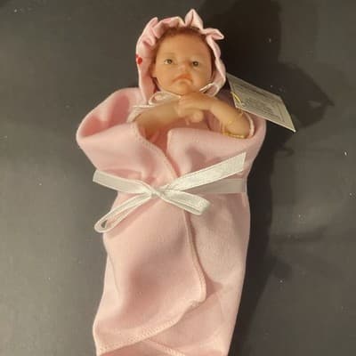 Ashton-Drake Galleries "Handful of Tenderness" Baby Doll Sweet as You Please - Thumbnail 4