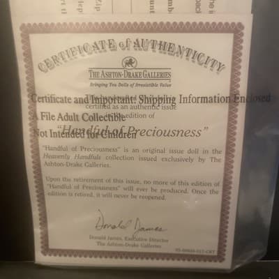 ASHTON DRAKE tiny baby Doll. Nib, COA, "Handful Of Preciousness “ - Thumbnail 3