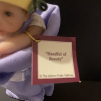 New THE ASHTON-DRAKE GALLERIES handful of beauty 5" BABY DOLL COA real reborn - Thumbnail 4