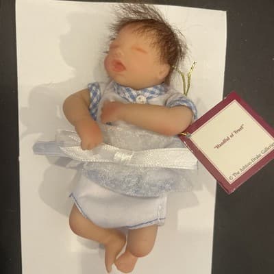 Ashton Drake 'Handful of Trust' "Heavenly Handfuls" Mini Collection Doll - Thumbnail 3