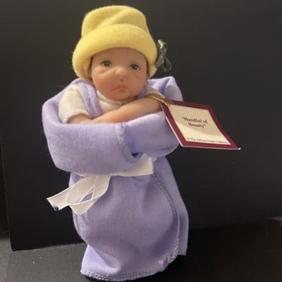 New THE ASHTON-DRAKE GALLERIES handful of beauty 5" BABY DOLL COA real reborn - Thumbnail 3