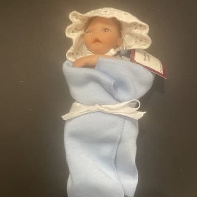 New Ashton Drake Galleries “Handful Of Purity” Vinyl Doll NEW Never Removed - Thumbnail 4