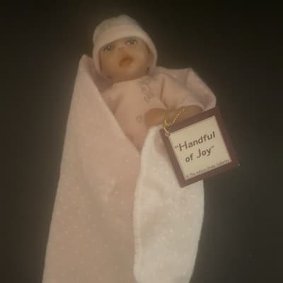 The Ashton-Drake Galleries Vinyl Doll "Handfull of Joy" Collectable - Thumbnail 3