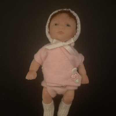 The Ashton-Drake Gallaries Pretty as a Picture Vinyl Newborn In Box With COA - Thumbnail 2